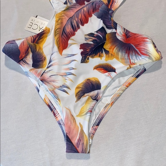 L*Space Monaco One-Piece Sz 6 - Picture 6 of 10